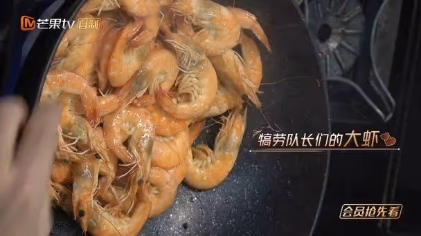 吳卓羲將吃剩蝦蟹打包翻炒　網贊：會做飯男人最帥