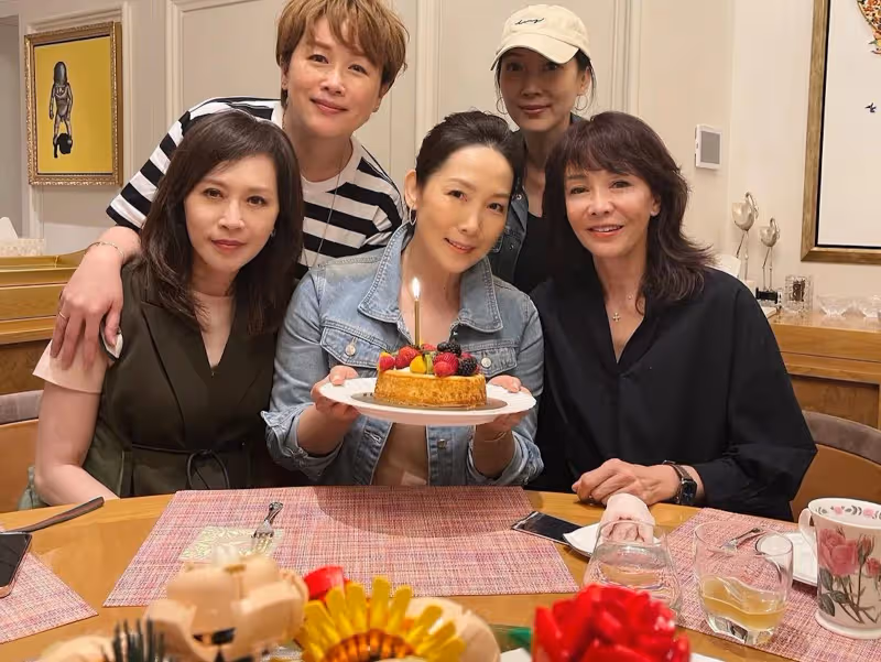 最強閨蜜聚會！宣萱俏皮可愛　50歲吳美珩美貌十年如一日
