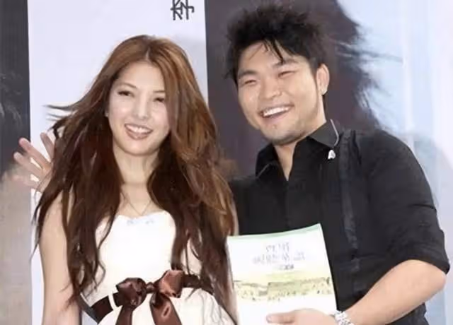 李玖哲與已婚女星太親密,當眾被脫衣後貼臉大笑,日籍老婆未露面