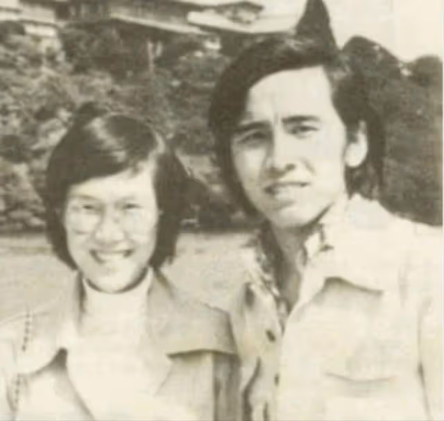 結婚48年,TVB75歲老戲骨穿合照印花T恤秀恩愛,陪太太戰勝大腸癌