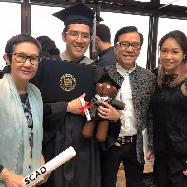結婚48年,TVB75歲老戲骨穿合照印花T恤秀恩愛,陪太太戰勝大腸癌