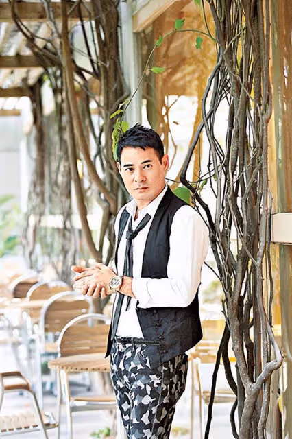 恩愛!TVB知名男星與太太結婚18年共識不生育,鍾情把狗當孩子養