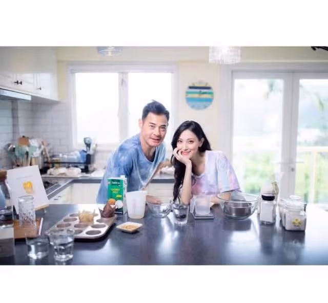 恩愛！TVB知名男星與太太結婚18年共識不生育，鍾情把狗當孩子養