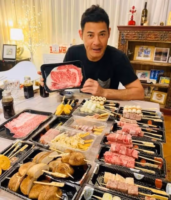 恩愛！TVB知名男星與太太結婚18年共識不生育，鍾情把狗當孩子養