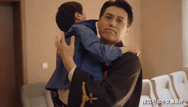 《底線》法官的體面,被一個8歲男孩撕得粉碎,方遠崩潰在所難免
