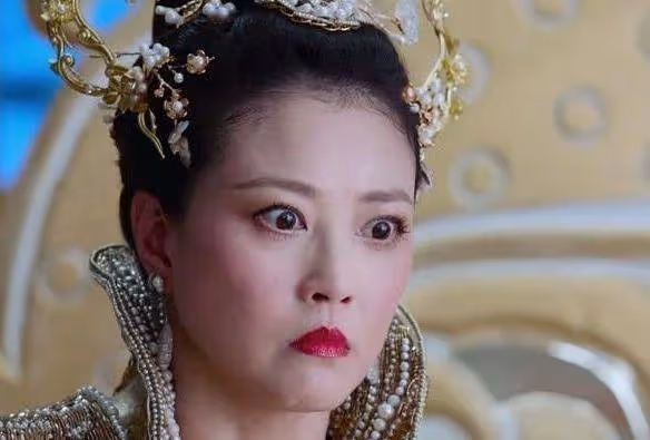 她是全香港男人的夢想,因生病不敢要孩子,現在53歲依舊風韻猶存
