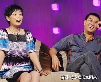 她離婚後帶24億嫁給張嘉譯,如今一家三口其樂融融!