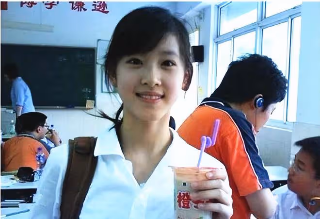 章澤天疑似懷二胎!挺巨肚陪大19歲老公逛超市,表現親密恩愛如初