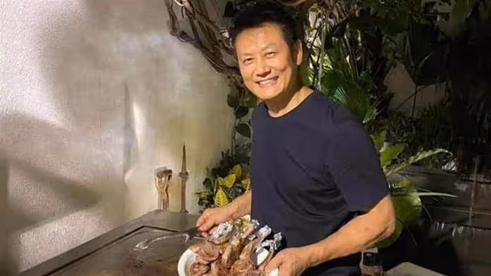「乃嫂超美!也太凍齡了吧!」豪宅內裝曝光!徐乃麟招待兒好友「家中庭園吃Buffet」美翻,網狂讚:太凍齡