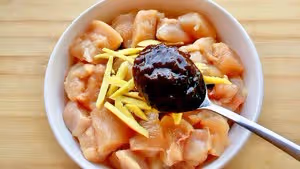 【創意小廚娘】粉蒸雞胸肉——口感軟嫩，鮮香美味，低脂又營養！