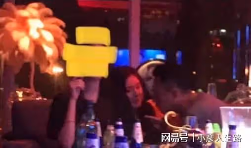 汪小菲張穎穎更多親密照流出，女方把男方灌醉，當眾親密不避嫌