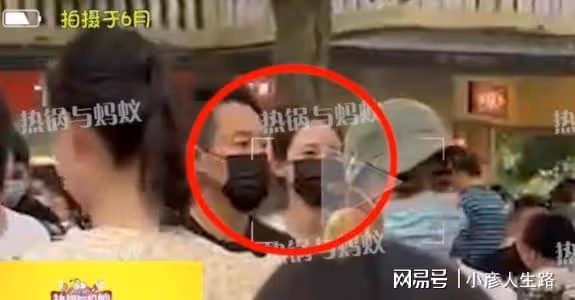 汪小菲張穎穎更多親密照流出，女方把男方灌醉，當眾親密不避嫌
