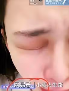 汪小菲張穎穎更多親密照流出，女方把男方灌醉，當眾親密不避嫌
