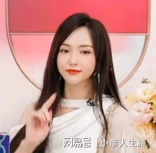 38歲唐嫣低調直播帶貨,臉腫得快認不出來,僅得200人在線引熱議
