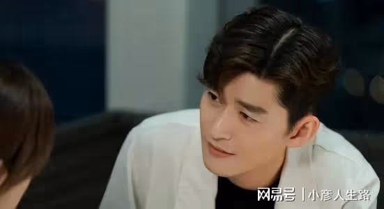 王曉晨曬近況秀紙片身材,新戲醫生角色受好評,與張翰演戲被同情
