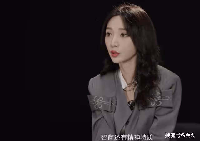 柳岩穿皮衣弔帶身材火辣 露一截白嫩細腰 ...