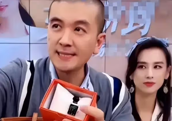 黃聖依婚變風波後首現身 穿著樸素 右手婚戒消失