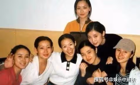 她是全班公認的美女,章子怡見她叫班長,卻性格佛系甘當25年綠葉