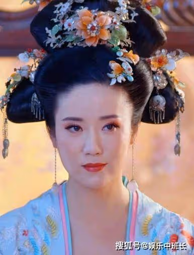 她是全班公認的美女,章子怡見她叫班長,卻性格佛系甘當25年綠葉