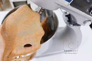 【咖啡奶酥排包】｜香炸整條街的麵包