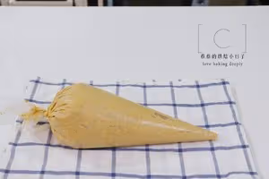 【咖啡奶酥排包】｜香炸整條街的麵包