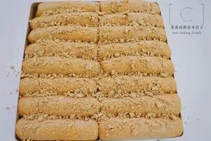 【咖啡奶酥排包】｜香炸整條街的麵包