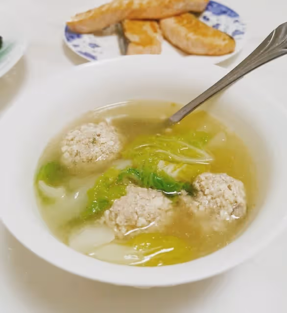 豆腐丸子+大白菜的【豆腐丸子白菜湯】