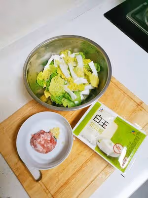 豆腐丸子+大白菜的【豆腐丸子白菜湯】