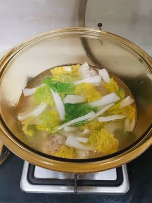 豆腐丸子+大白菜的【豆腐丸子白菜湯】