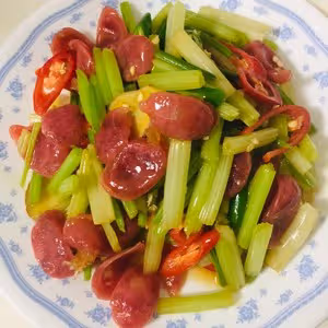 臘腸炒芹菜