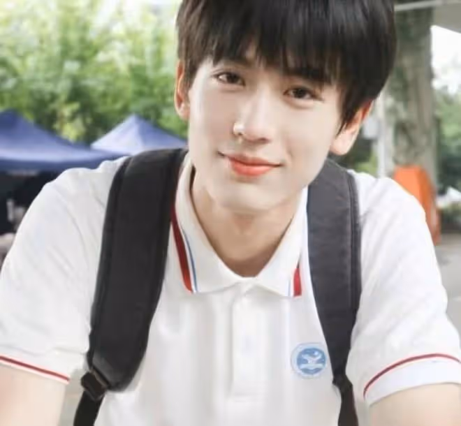 24歲男星被曝戀情後粉絲回踩，站姐稱要曝生圖，大學作弊也被扒出