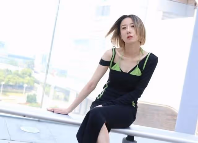 感情穩定！香港歌手與男友拍拖10年已同居，自認壓力大沒衝動生子