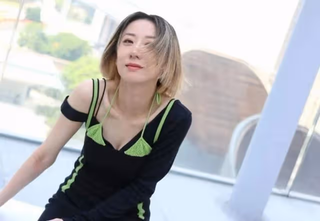 感情穩定！香港歌手與男友拍拖10年已同居，自認壓力大沒衝動生子