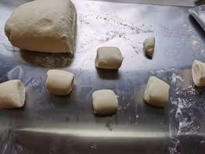 韭菜盒子（燙麵）涼了也很軟