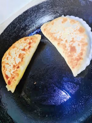 韭菜盒子（燙麵）涼了也很軟