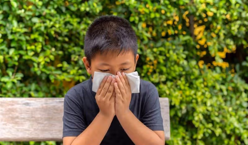 男孩7歲時，遭後媽誣陷偷錢趕出家門，被親戚收留後，拒絕和父親相認，父親聲淚俱下：我有苦衷