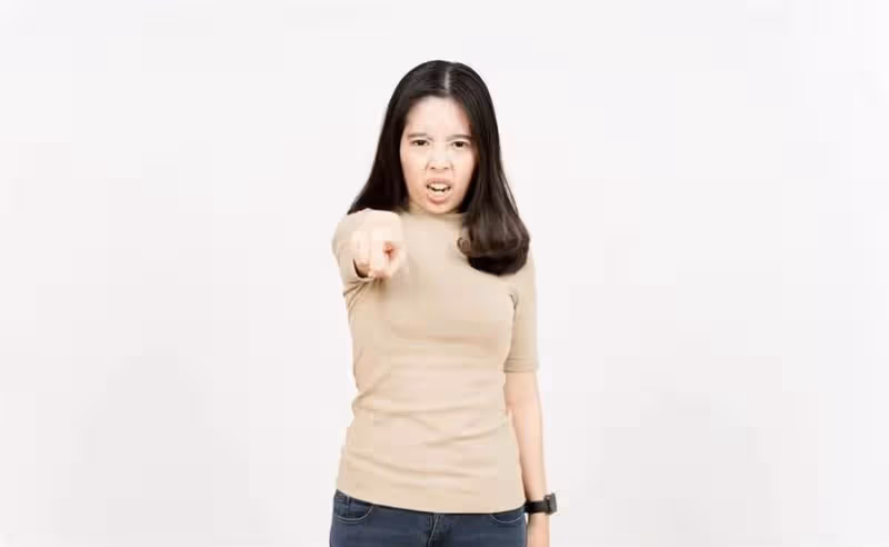 男孩7歲時，遭後媽誣陷偷錢趕出家門，被親戚收留後，拒絕和父親相認，父親聲淚俱下：我有苦衷