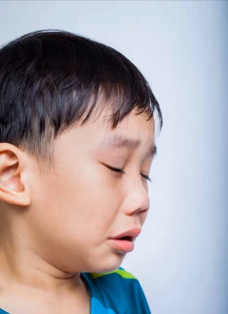 男孩7歲時，遭後媽誣陷偷錢趕出家門，被親戚收留後，拒絕和父親相認，父親聲淚俱下：我有苦衷