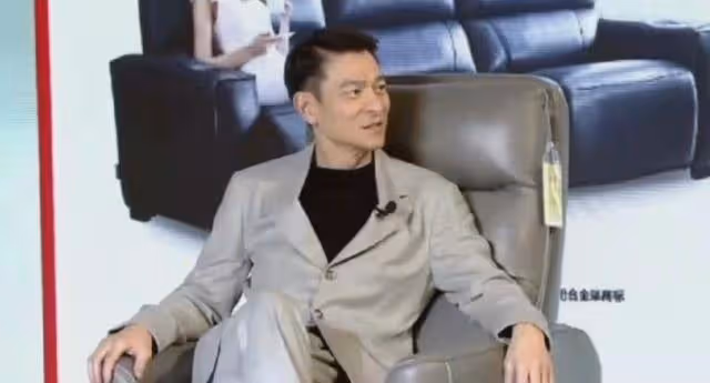 劉德華首次品牌代言出鏡,關閉禮物通道,一小時匆匆結束