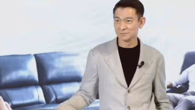 劉德華首次品牌代言出鏡,關閉禮物通道,一小時匆匆結束