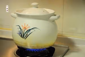 花膠瑤柱海底椰燉雞湯