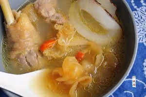 花膠瑤柱海底椰燉雞湯