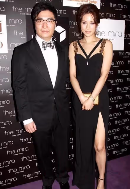「百億媳婦」徐子淇高調秀美惹爭議！穿吊帶「高開叉裙」現身，老公全程盯著超溺愛，網友：旺夫的長相