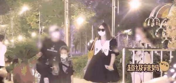還記得戚薇的女兒lucky嗎?褪去嬰兒肥變化大,暴風式增高姐姐范十足