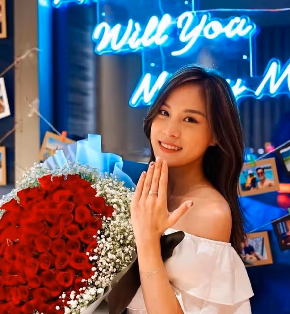29歲美女主持官宣結婚!與健碩男友甜蜜依偎,生日被求婚滿臉喜悅