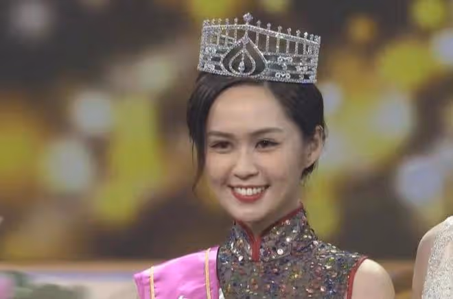 2022香港小姐結果爆冷!亞軍現場黑臉笑容勉強,三甲顏值備受爭議