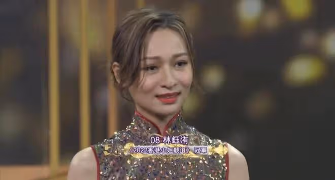 2022香港小姐結果爆冷!亞軍現場黑臉笑容勉強,三甲顏值備受爭議