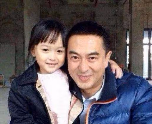 張嘉譯的6個「女兒」,前5個都成一線演員,只有她怎麼都捧不紅
