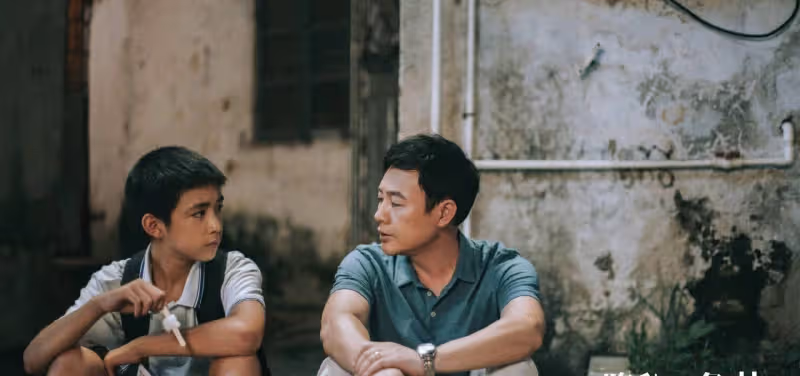 張若昀勸劉昊然別干傻事,曬合照表情搶鏡,粉絲:小心他的日記本