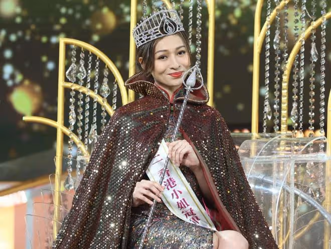 港姐三甲出爐!冠軍是星二代,亞軍當場黑臉,季軍曾演梁朝偉女兒